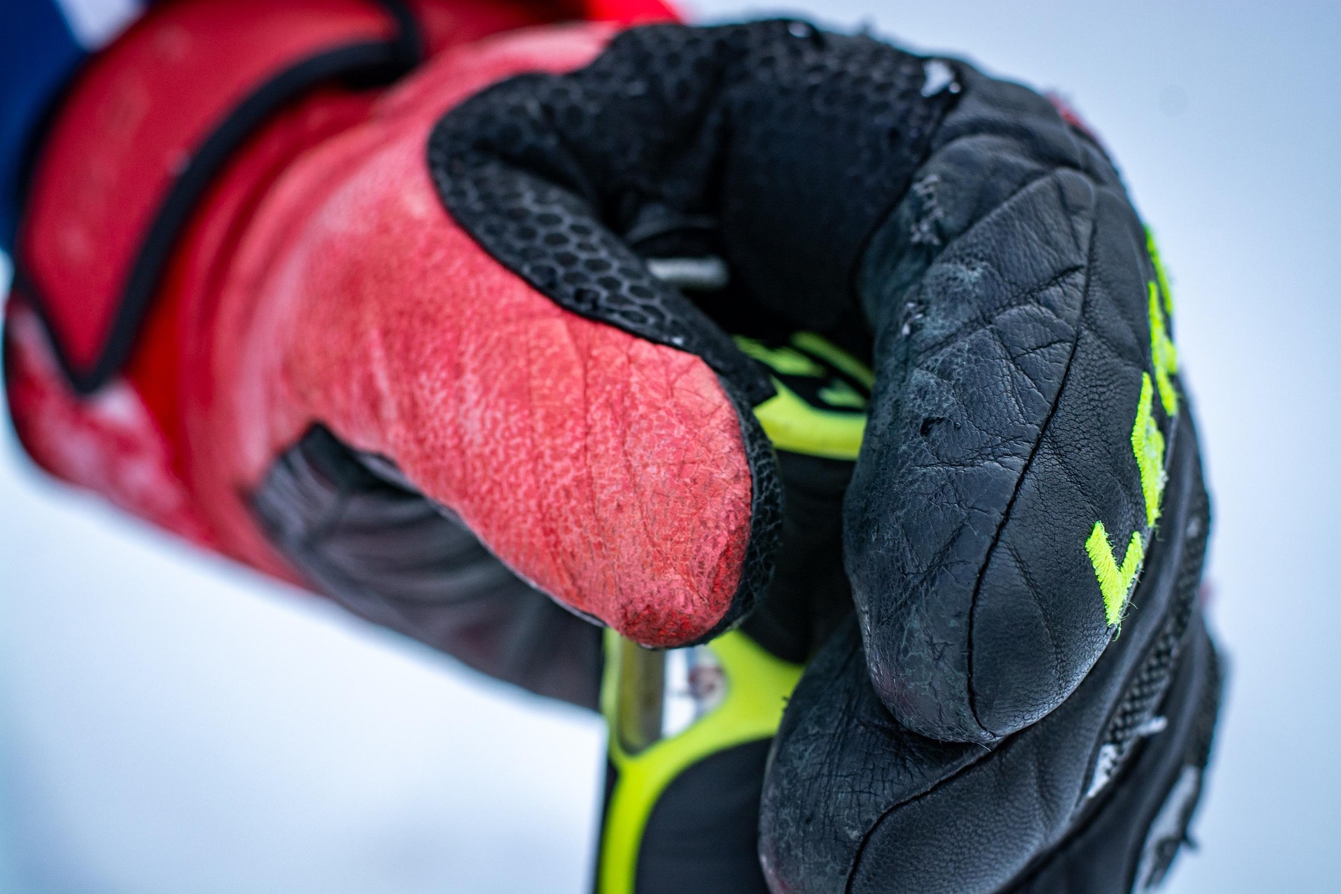 Heavy duty work gloves