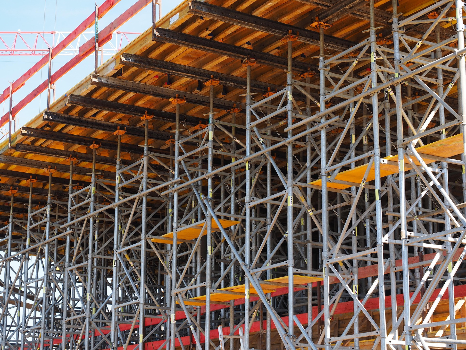 Scaffolding poles and fittings for site work